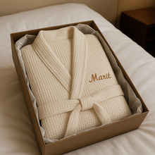 Last inn bildet i Galleri-visningsprogrammet, Høie badekåpe/morgenkåpe L/XL, med brodering venstre bryst