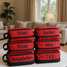 Last inn bildet i Galleri-visningsprogrammet, Solid toalettveske med brodert navn, feriested, kallenavn... med innvendige lommer og lomme med glidelås