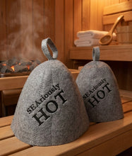 Last inn bildet i Galleri-visningsprogrammet, (Pakke på 2 stk) Jacuzzi-/badstulue i ull med brodert navn, gave som varmer i jacuzzien. Til isbading også. (Kopi)