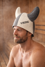 Last inn bildet i Galleri-visningsprogrammet, Kongelua med store horn, Jacuzzi-/badstulue i ull med brodert navn, varmer i jacuzzien. Til isbading også.