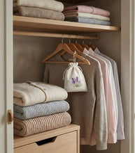 Last inn bildet i Galleri-visningsprogrammet, Ekstra tilbud-Luksus i skapet og i hverdagen – Lavendelpose med brodert motiv