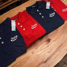 Last inn bildet i Galleri-visningsprogrammet, Polo-skjorte, piquet-skjorte med brodert logo (Minimum 10 stk) for bedrifter, foreninger, klubber etc. Vi broderer skolelogo, bedriftslogo, idrettslogo, fritidsklubblogo osv.