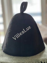 Last inn bildet i Galleri-visningsprogrammet, Jacuzzi-/badstulue i ull med brodert navn, gave som varmer i jacuzzien. Til isbading også.