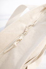 Last inn bildet i Galleri-visningsprogrammet, Tote bag canvas med solide stropper - med glidelås og frontlomme.