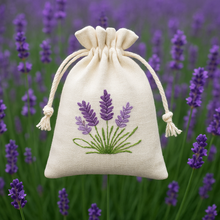 Last inn bildet i Galleri-visningsprogrammet, Luksus i skapet og i hverdagen – Lavendelpose med brodert motiv