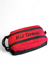 Last inn bildet i Galleri-visningsprogrammet, Solid toalettveske med brodert navn, feriested, kallenavn... med innvendige lommer og lomme med glidelås