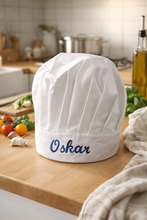 Last inn bildet i Galleri-visningsprogrammet, Kokkehatt med brodert navn, tittel, firma etc. Du velger tekst og vi broderer...Velg farge.