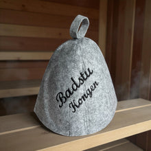 Last inn bildet i Galleri-visningsprogrammet, (Pakke på 2 stk) Jacuzzi-/badstulue i ull med brodert navn, gave som varmer i jacuzzien. Til isbading også. (Kopi)