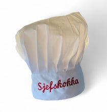 Last inn bildet i Galleri-visningsprogrammet, Kokkehatt med brodert navn, tittel, firma etc. Du velger tekst og vi broderer...Velg farge.