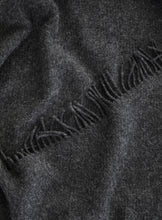 Last inn bildet i Galleri-visningsprogrammet, Mykt ullpledd i 100% ull fra Høie. 180 cm langt (brodert navn nederst i det ene hjørnet) eller ekstra tekst til kr 30,-