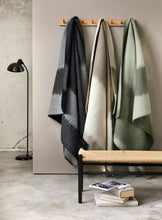 Last inn bildet i Galleri-visningsprogrammet, Luksus ullpledd fra Høie, hele 2 meter langt og i beste kvalitet (farge beige)