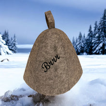 Last inn bildet i Galleri-visningsprogrammet, Jacuzzi-/badstulue i ull med brodert navn, gave som varmer i jacuzzien. Til isbading også.