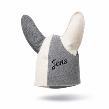 Last inn bildet i Galleri-visningsprogrammet, Kongelua med store horn, Jacuzzi-/badstulue i ull med brodert navn, varmer i jacuzzien. Til isbading også.