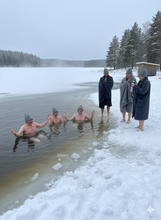 Last inn bildet i Galleri-visningsprogrammet, Jacuzzi-/badstulue i ull med brodert navn, gave som varmer i jacuzzien. Til isbading også.