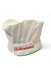 Last inn bildet i Galleri-visningsprogrammet, Kokkehatt med brodert navn, tittel, firma etc. Du velger tekst og vi broderer...Velg farge.