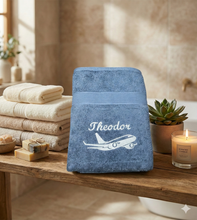 Last inn bildet i Galleri-visningsprogrammet, Myke badehåndklær med en brodert figur, bilde, hjerte, hatt, etc.. 70x140 cm. Velg farge og bilde og vi broderer. Håndkle.