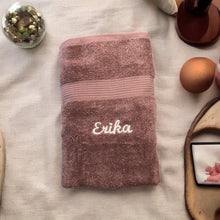 Last inn bildet i Galleri-visningsprogrammet, 10 stk myke badehåndklær med et stk brodert navn (70x140 cm)
