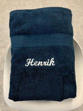 Last inn bildet i Galleri-visningsprogrammet, 2 stk Deilige myke badehåndklær med brodert navn 70x140 cm badehåndklær