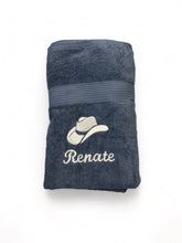 Last inn bildet i Galleri-visningsprogrammet, Myke badehåndklær med en brodert figur, bilde, hjerte, hatt, etc.. 70x140 cm. Velg farge og bilde og vi broderer. Håndkle.