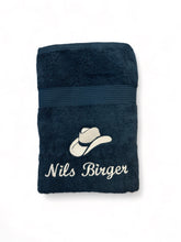 Last inn bildet i Galleri-visningsprogrammet, Myke badehåndklær med en brodert figur, bilde, hjerte, hatt, etc.. 70x140 cm. Velg farge og bilde og vi broderer. Håndkle.