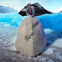 Last inn bildet i Galleri-visningsprogrammet, Jacuzzi-/badstulue i ull med brodert navn, gave som varmer i jacuzzien. Til isbading også.