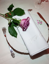 Last inn bildet i Galleri-visningsprogrammet, Myke tøyservietter med brodert monogram, 1-3 bokstaver brodert på serviett