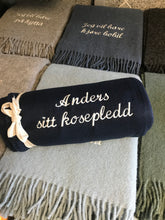 Last inn bildet i Galleri-visningsprogrammet, Deilig mykt fleecepledd med valgfri tekst. (5 ord er inkludert)