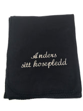 Last inn bildet i Galleri-visningsprogrammet, Deilig mykt fleecepledd med valgfri tekst. (5 ord er inkludert)