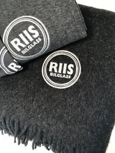 Last inn bildet i Galleri-visningsprogrammet, 10 stk ullpledd med brodert logo. En gave som varmer og betyr noe.