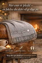 Last inn bildet i Galleri-visningsprogrammet, Personlig ullpledd med brodert tekst – perfekt gave til familie
