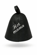 Last inn bildet i Galleri-visningsprogrammet, Jacuzzi-/badstulue i ull med brodert navn, gave som varmer i jacuzzien. Til isbading også.
