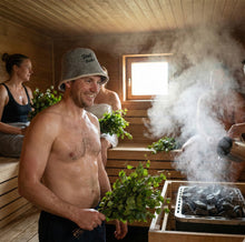Last inn bildet i Galleri-visningsprogrammet, Bøttelua, Jacuzzi-/badstulue i ull, varmer i jacuzzien. Til isbading også.
