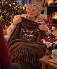 Last inn bildet i Galleri-visningsprogrammet, Personlig ullpledd med brodert tekst – perfekt gave til familie
