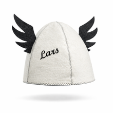 Last inn bildet i Galleri-visningsprogrammet, Krigerlue, Jacuzzi-/badstulue i ull med brodert navn bak, varmer i jacuzzien. Til isbading også
