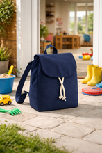 Last inn bildet i Galleri-visningsprogrammet, Barnehagesekk med brodert navn
