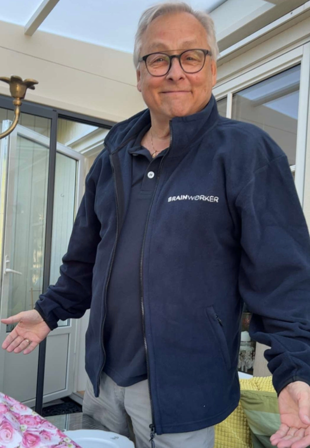 Myk fleecejakke kr 499,-. Myk og varm fleecejakke med to glidelåslommer. Vi broderer skolelogo, bedriftslogo, idrettslogo, fritidsklubblogo osv.