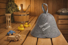 Last inn og spill av video i Gallerivisningen, Barne-Jacuzzi-/badstulue i ull med et brodert navn, gave som varmer i jacuzzien
