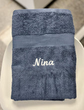 Last inn bildet i Galleri-visningsprogrammet, Deilige myke badehåndklær med brodert navn eller monogram 70x140 cm, håndklær
