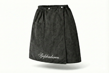 Last inn bildet i Galleri-visningsprogrammet, Saunaskjørt – Bastukongen (med lomme og brodering)
