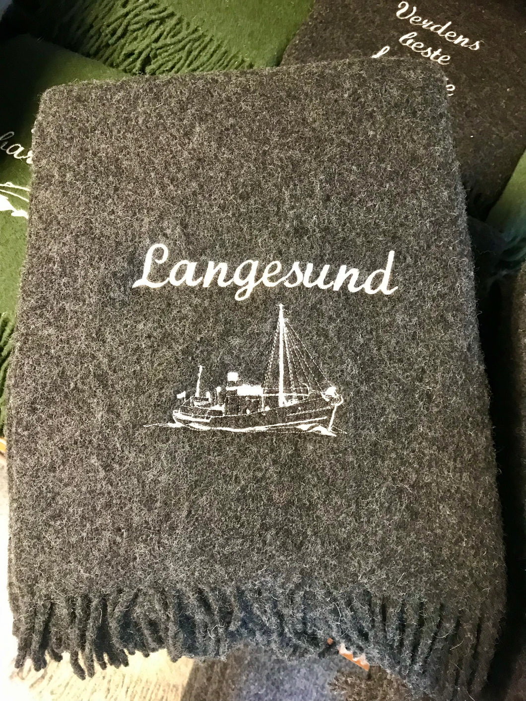 Langesund pleddet, ullpledd med Langesund som verft- og shippingby med båtmotiv